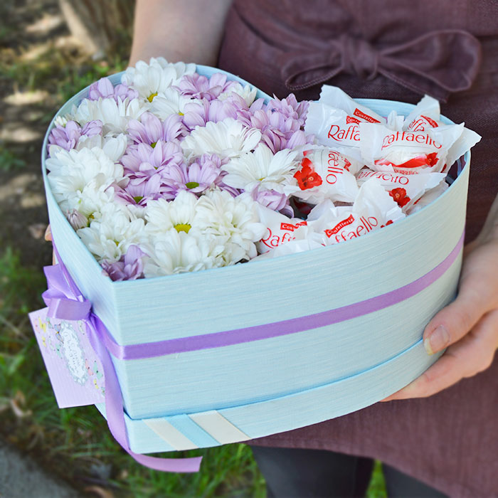 Коробка Хризантемы и конфеты